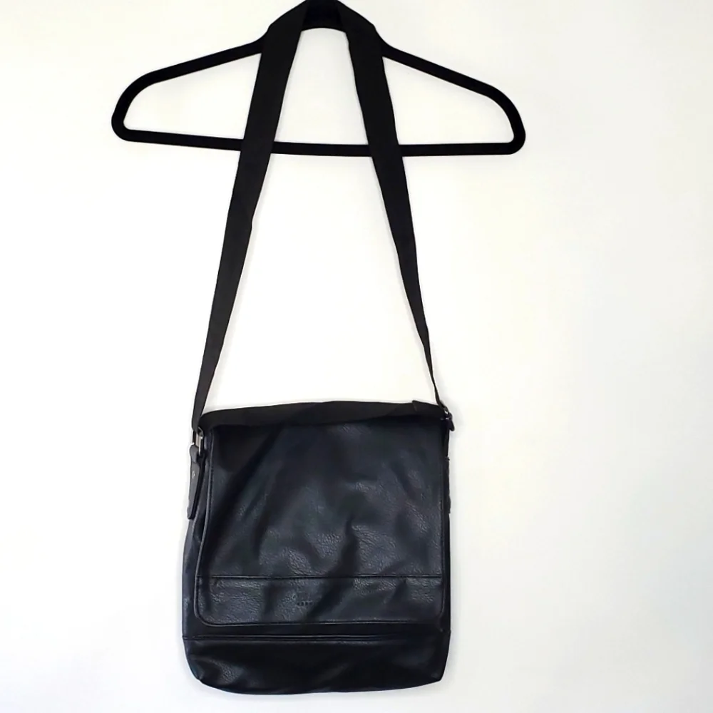 Kenneth Cole Reaction Messenger Bag Textured Black Carry All Travel Commute